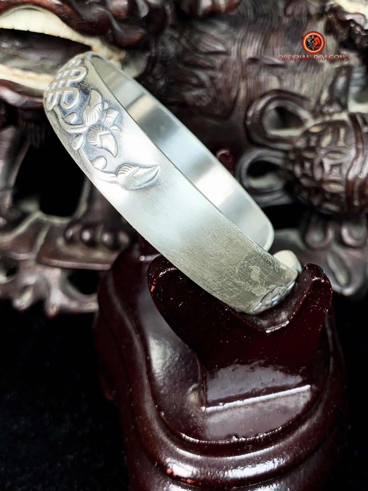 Bracelet manchette bouddhiste en argent- Noeud de l'infini | obsidian dragons