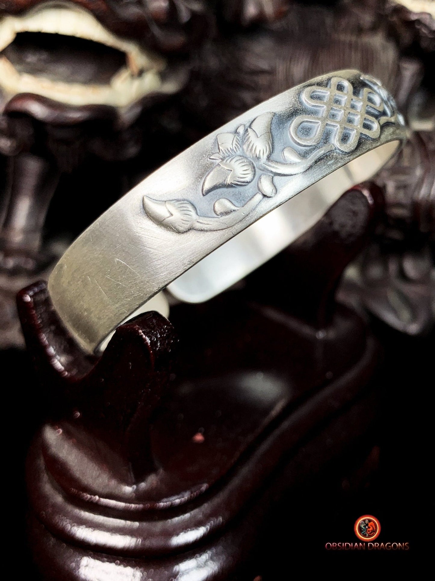 Bracelet manchette bouddhiste en argent- Noeud de l'infini | obsidian dragons