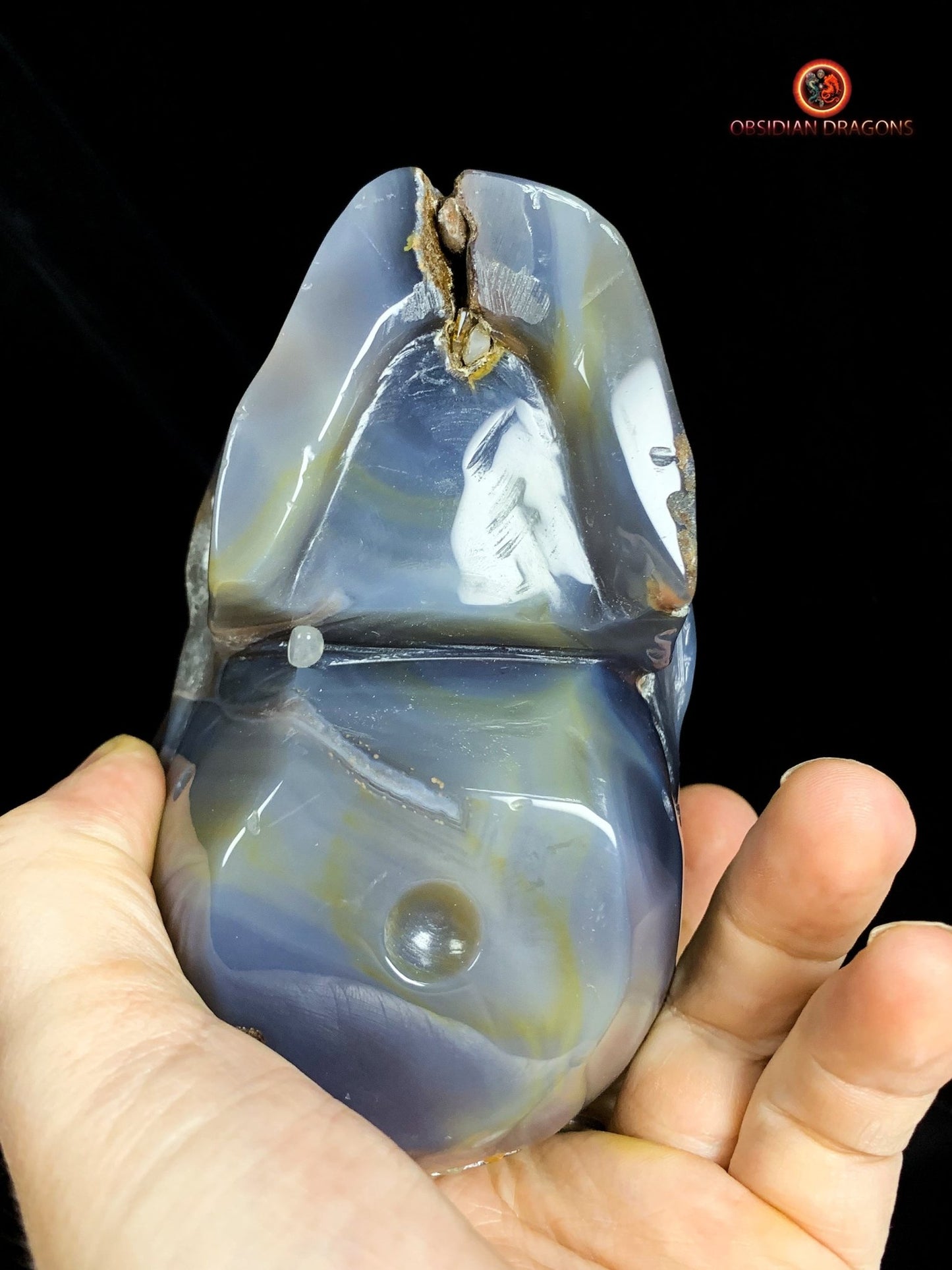 Rare crâne de cristal sculpté dans une géode | obsidian dragons