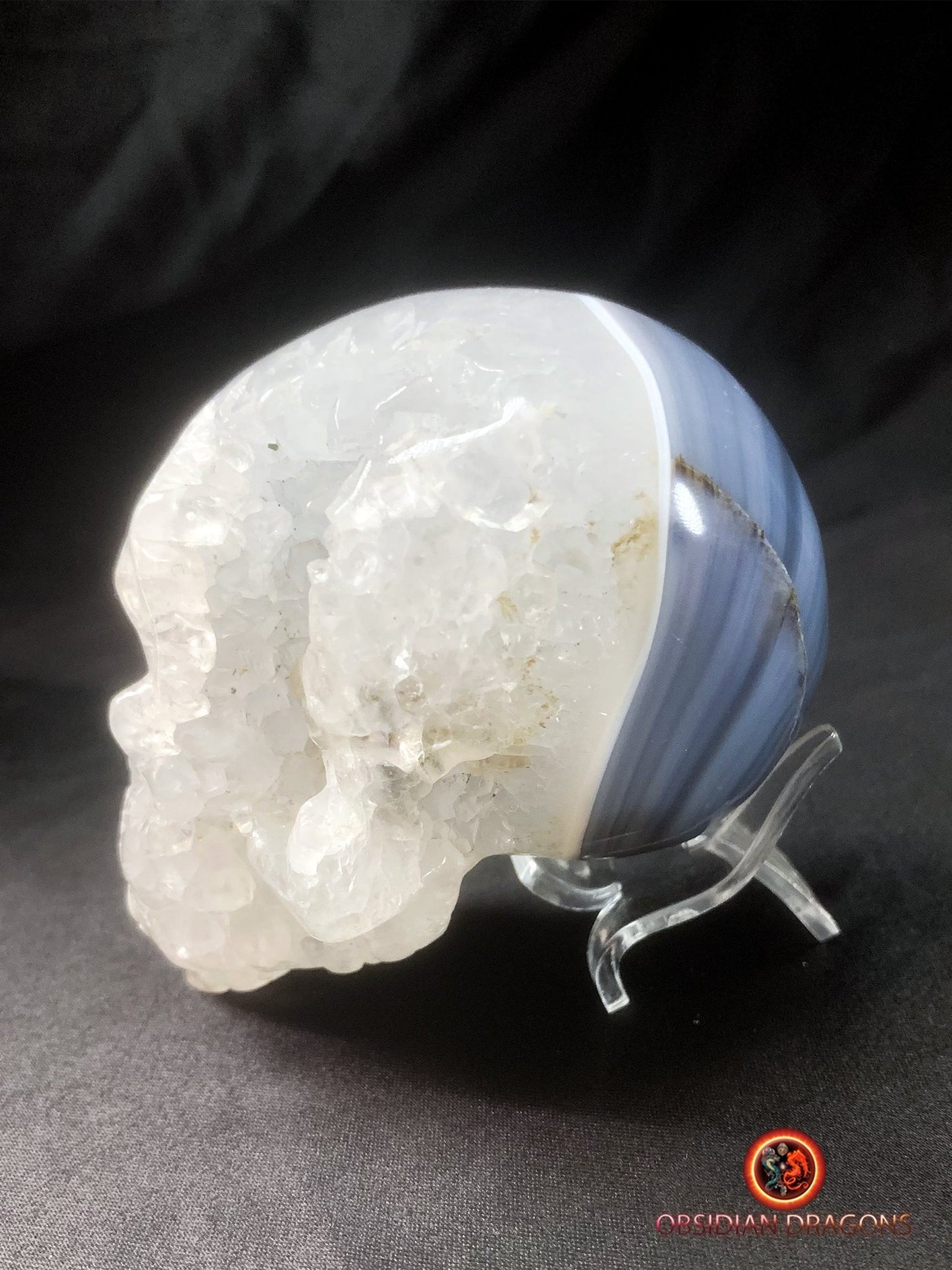 Crâne de cristal dans une géode de quartz- Rare | obsidian dragons