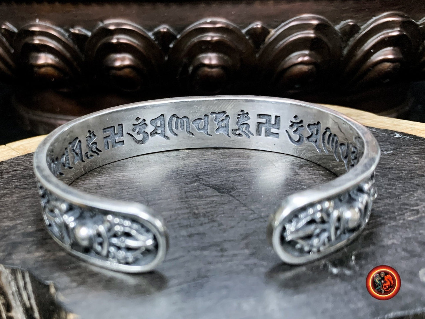 Bracelet manchette bouddhiste en argent - Dorje et mantra | obsidian dragons