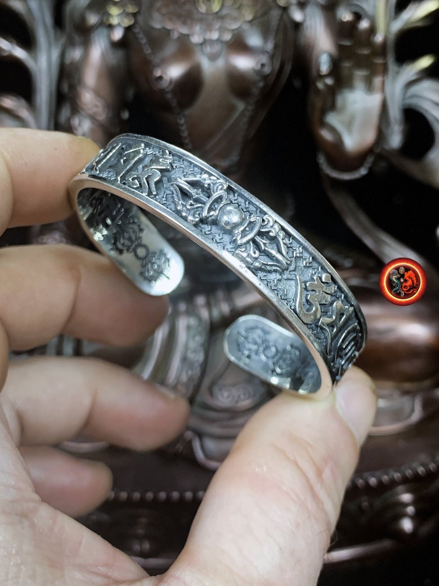 Bracelet manchette bouddhiste en argent - Dorje et mantra | obsidian dragons