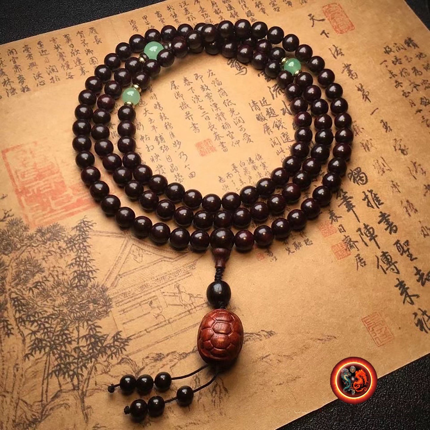 Mala, chapelet de prieres et meditation bouddhiste.108 perles de santal rouge de 08mm de diamètre chacune, jade de type néphrite - obsidian dragon