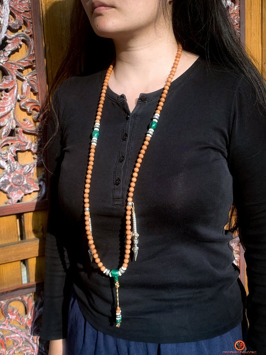Mala tibétain en santal – Malachite – Argent 925 – Vajrayana | obsidian dragons