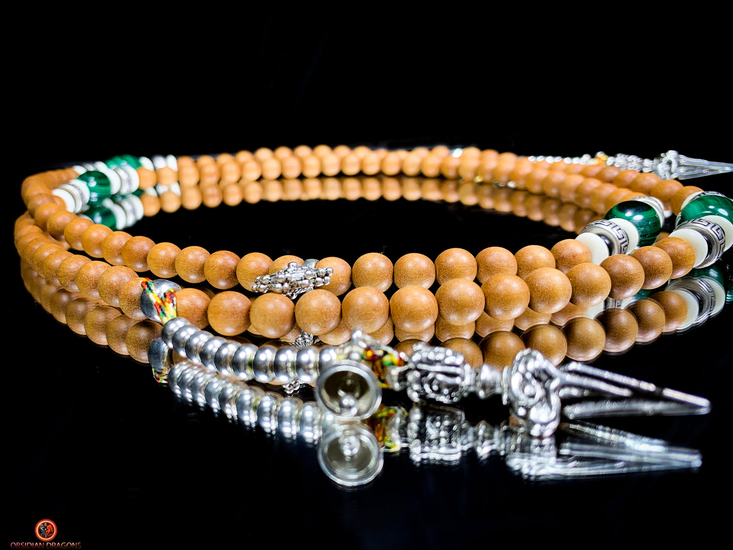 Mala tibétain en santal – Malachite – Argent 925 – Vajrayana | obsidian dragons