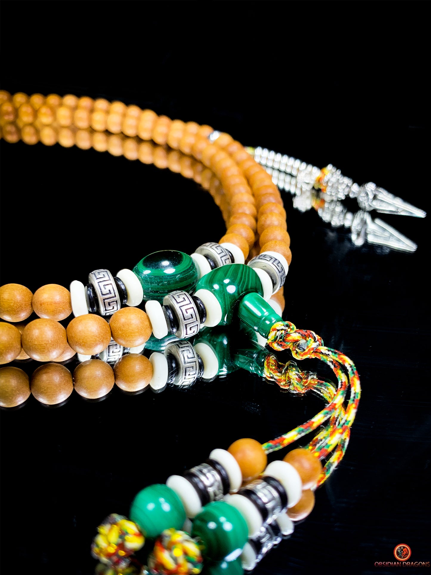 Mala tibétain en santal – Malachite – Argent 925 – Vajrayana | obsidian dragons