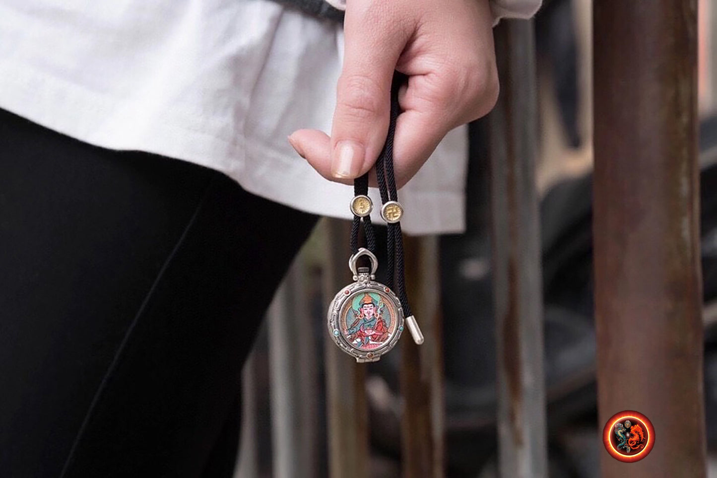Pendentif tangka traditionnel- Ghau- Guru Rimpoché