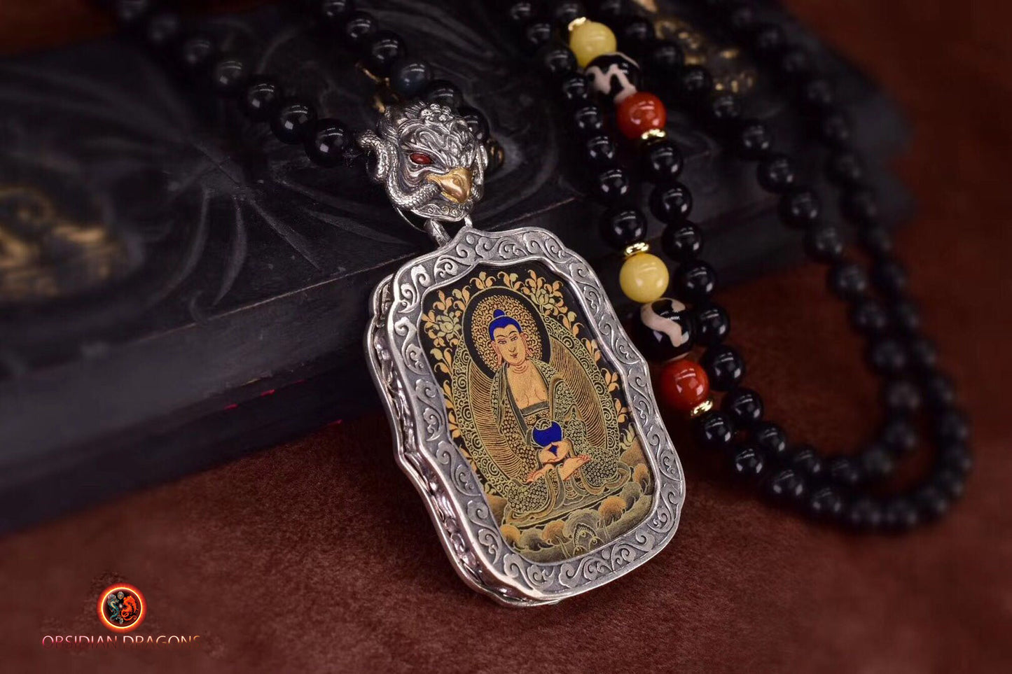 Pendentif Bouddha Amitabha. Tangka artisanal. Bélière Garuda. Protection du bouddhisme vajrayana - obsidian dragon
