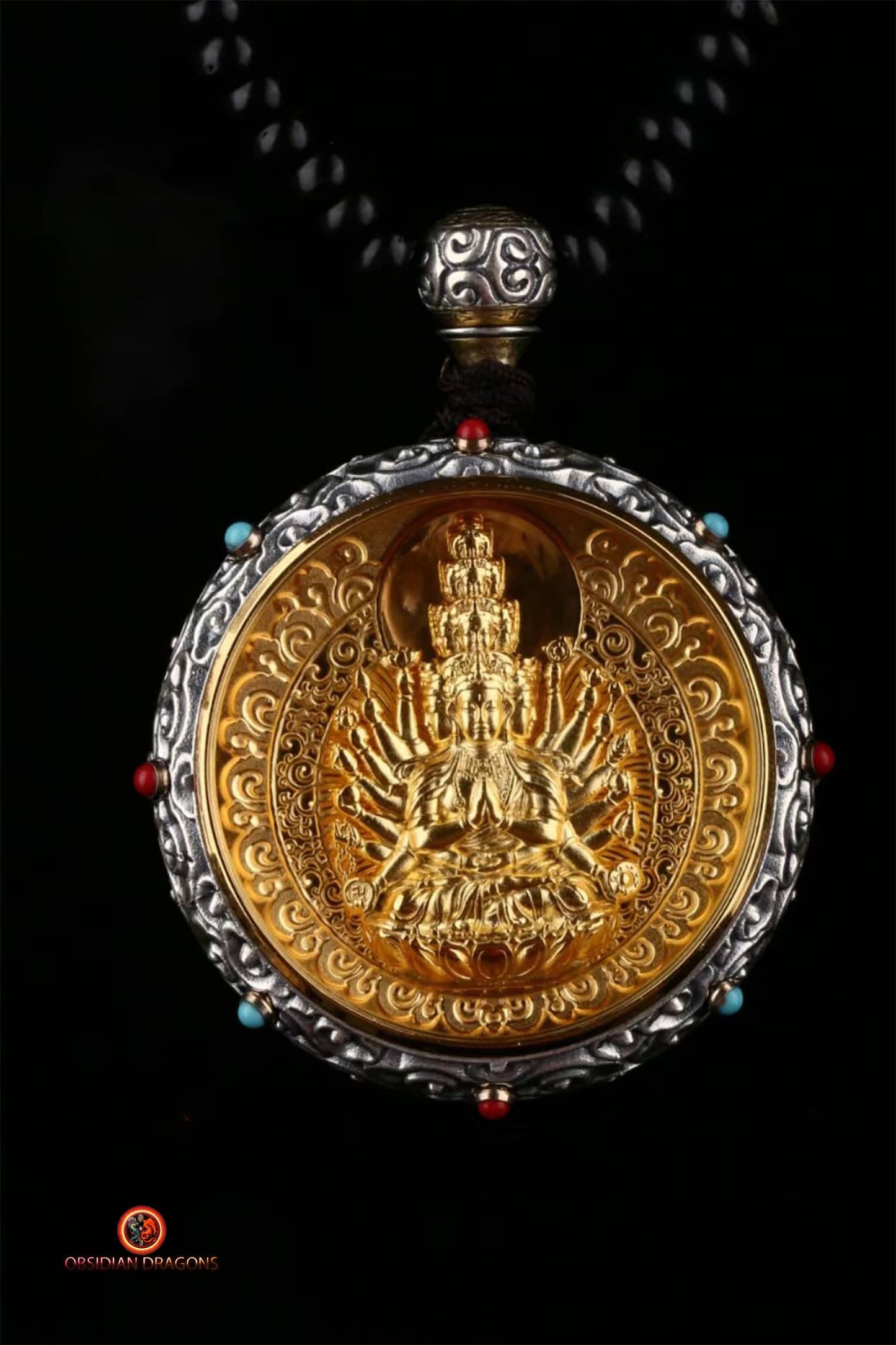 Pendentif bouddha. Bodhisattva Chenrezig/ Guan Yin sous sa forme à milles brasAmulette de protection du bouddhisme vajrayana esoterique tibétain. - obsidian dragon