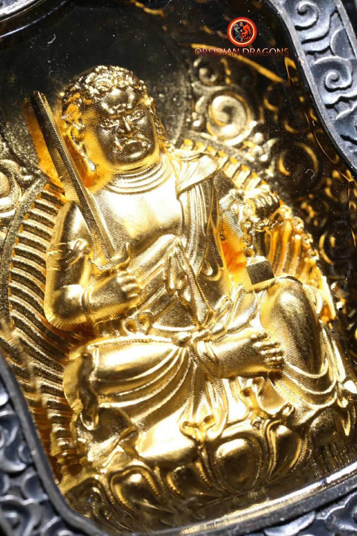 Pendentif bouddha Acala. Amulette de protection du bouddhisme vajrayana esoterique tibétain. représentation de Garuda sur la beliere. - obsidian dragon