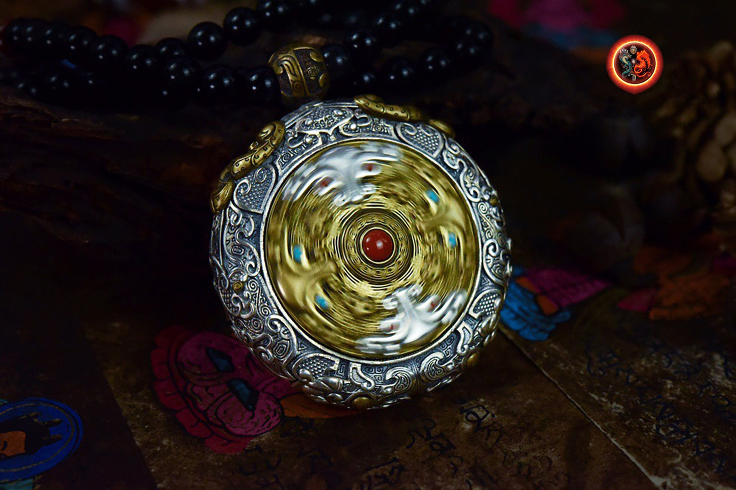 Pendentif Bouddha Acala. Amulette protection bouddhisme tibétain argent 925. thangka peint à la main roue tournante au verso, mala 108 perles - obsidian dragon