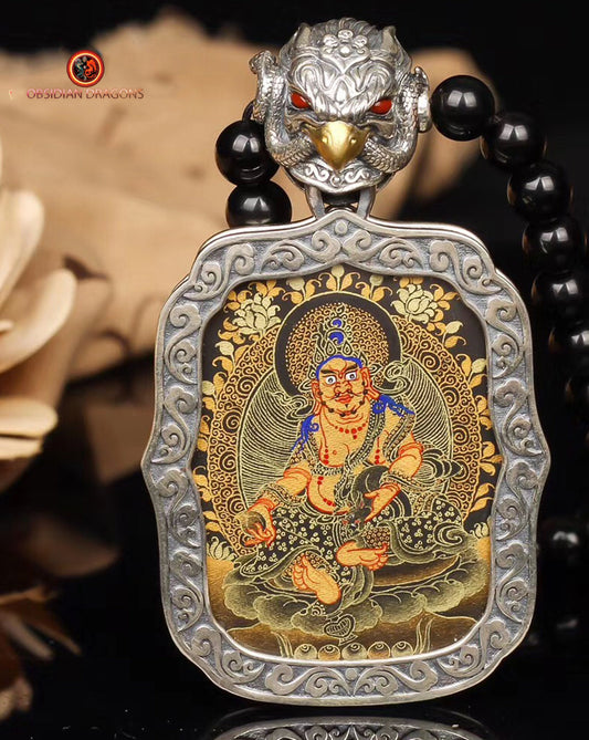 Pendentif Bouddha. Tangka artisanal Jambhala déité de la richesse tibétaine. Bélière Garuda - obsidian dragon