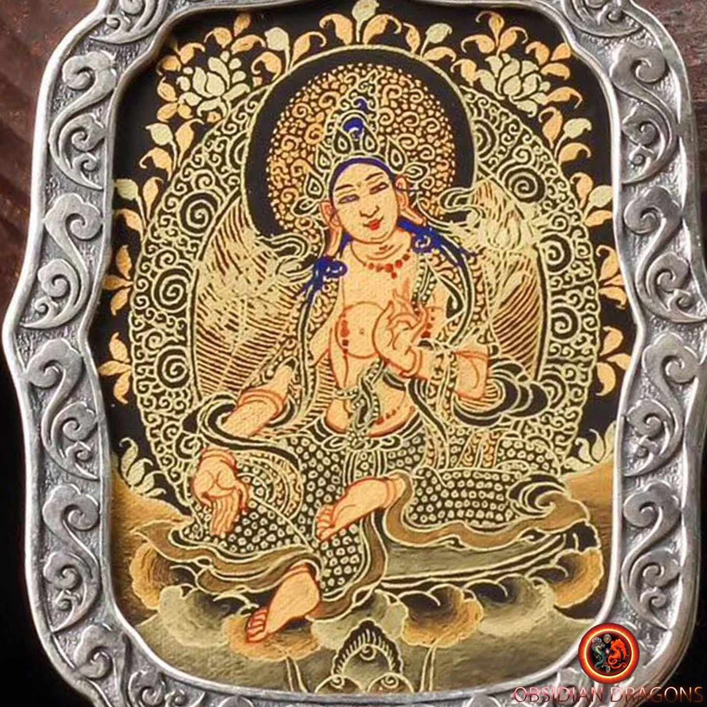 Pendentif Bouddha. Tara verte. Tangka artisanal. Bélière Garuda - obsidian dragon