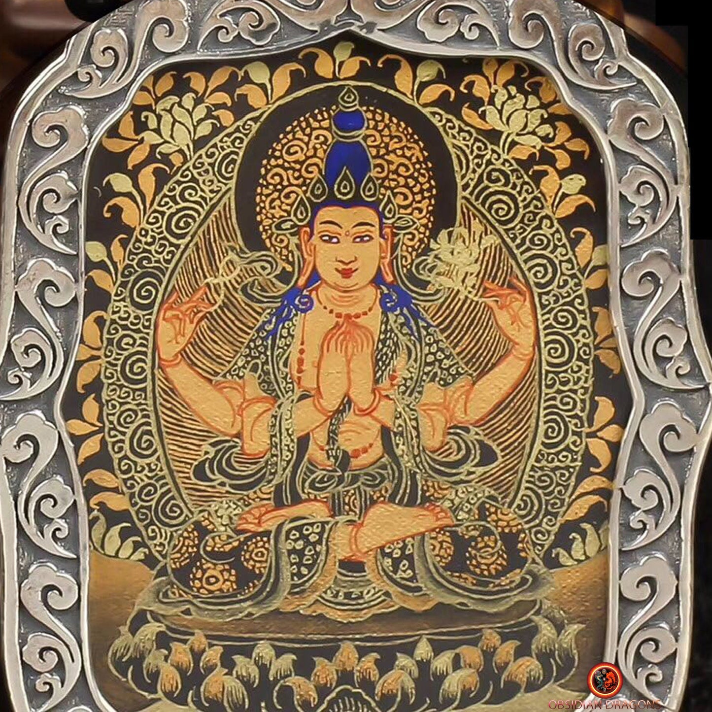 Pendentif Bouddha. Tangka artisanal de Guan Yin/ Cherenzi bodhisattva. Bélière Garuda - obsidian dragon