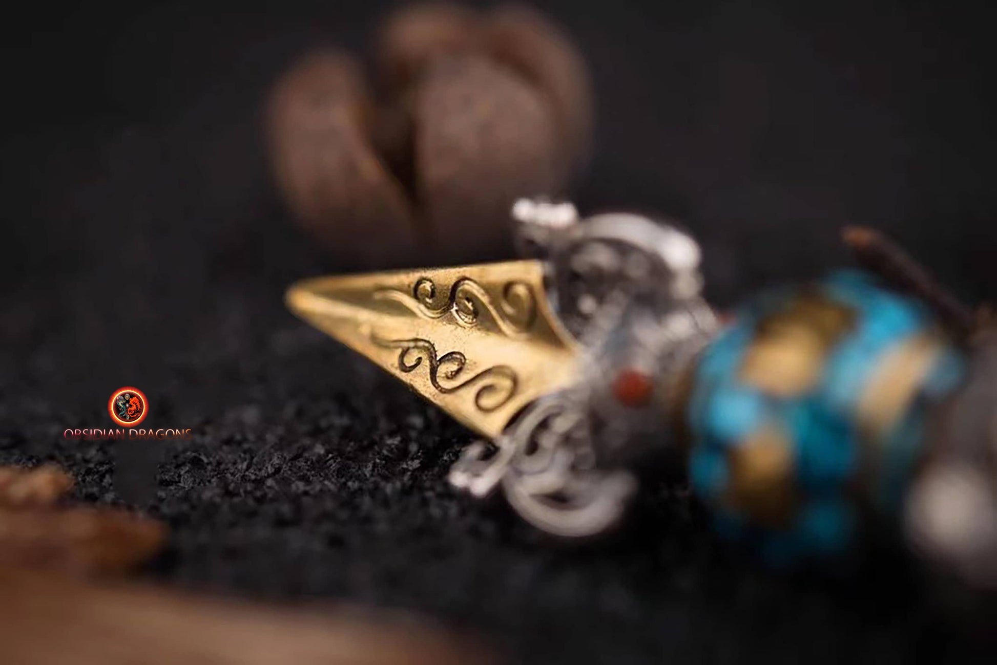 Pendentif phurba- Cobra protégeant le bouddha | obsidian dragons