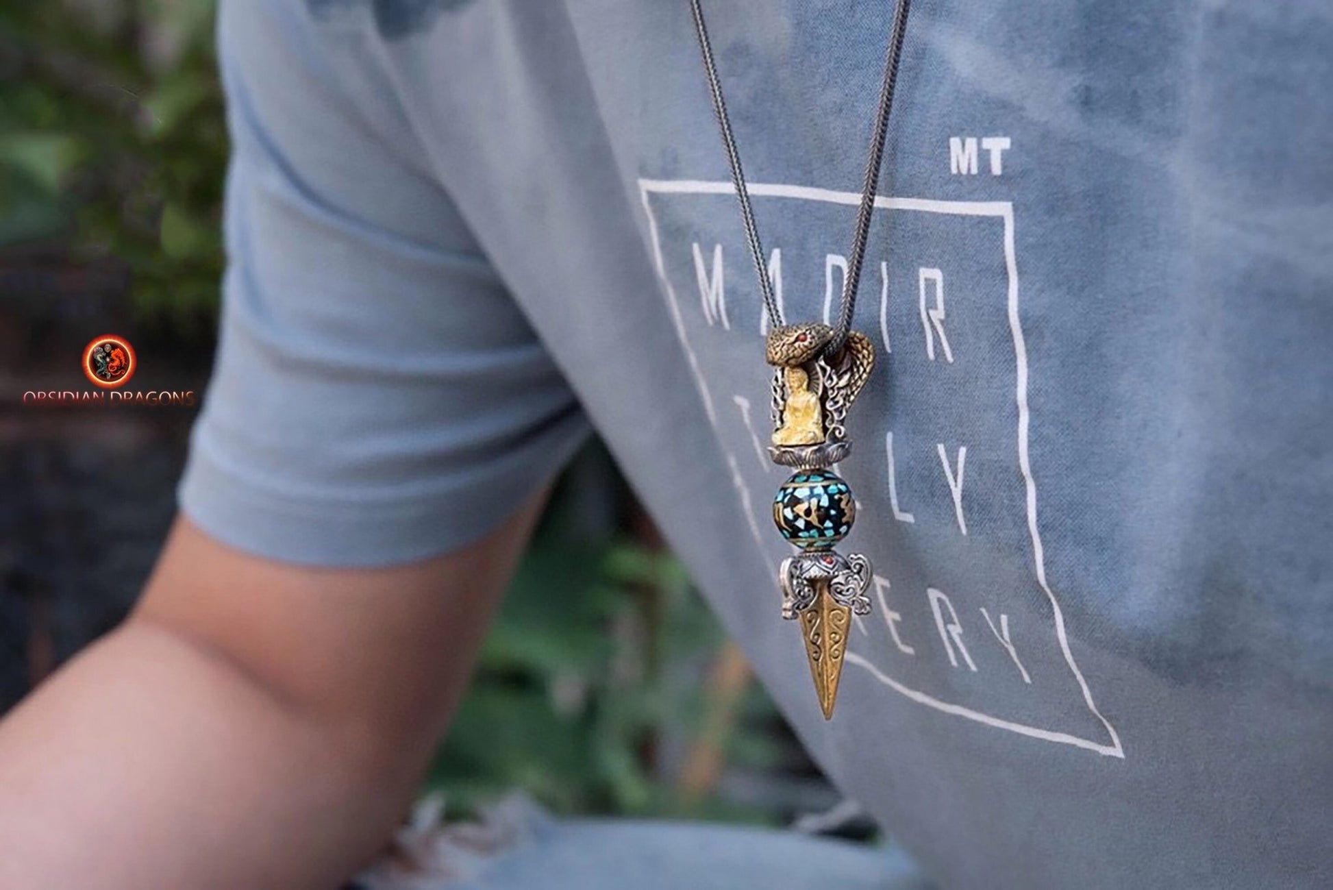 Pendentif phurba- Cobra protégeant le bouddha | obsidian dragons