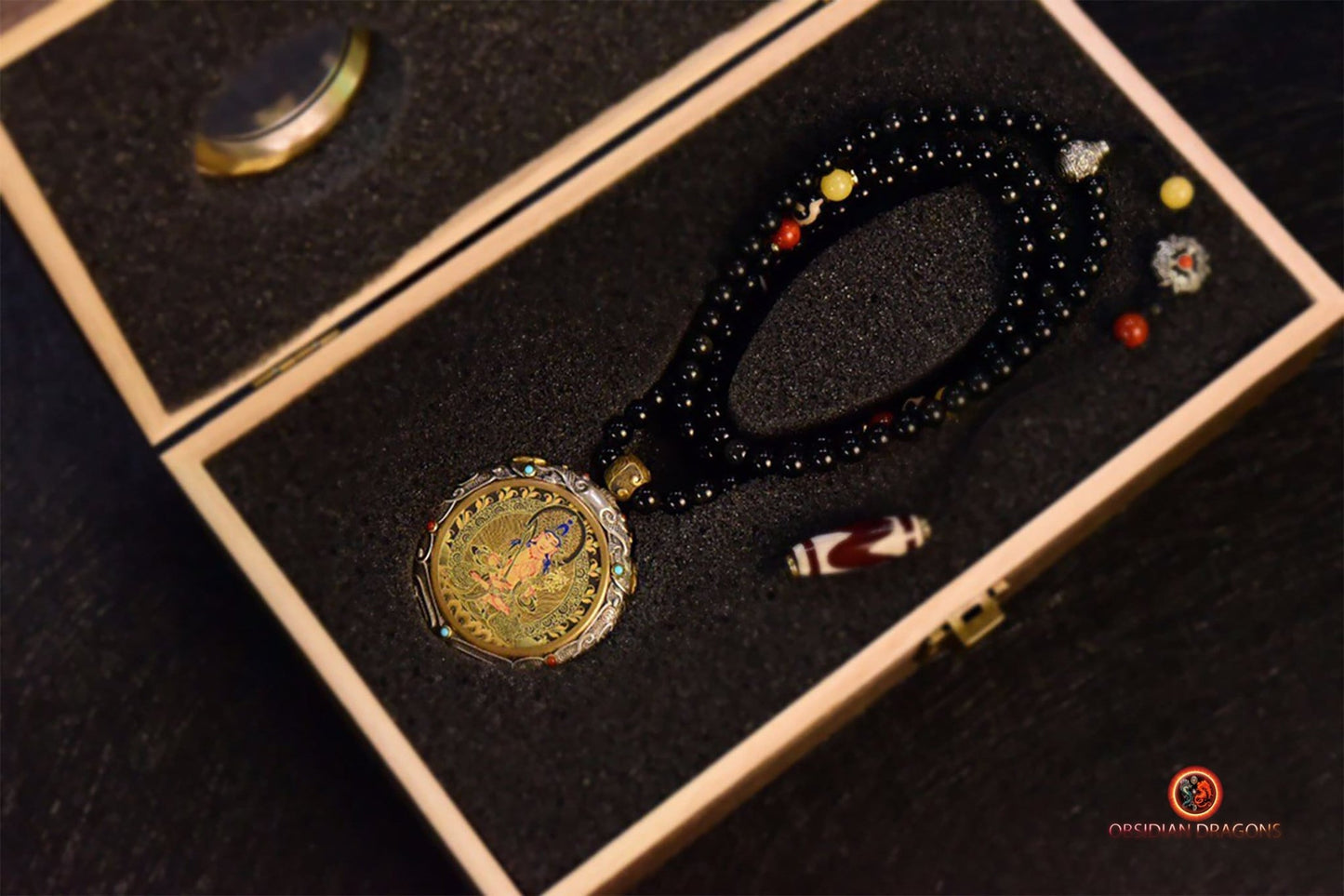 Ghau- Pendentif Tangka exceptionnel- bouddha Akashagarbha | obsidian dragons