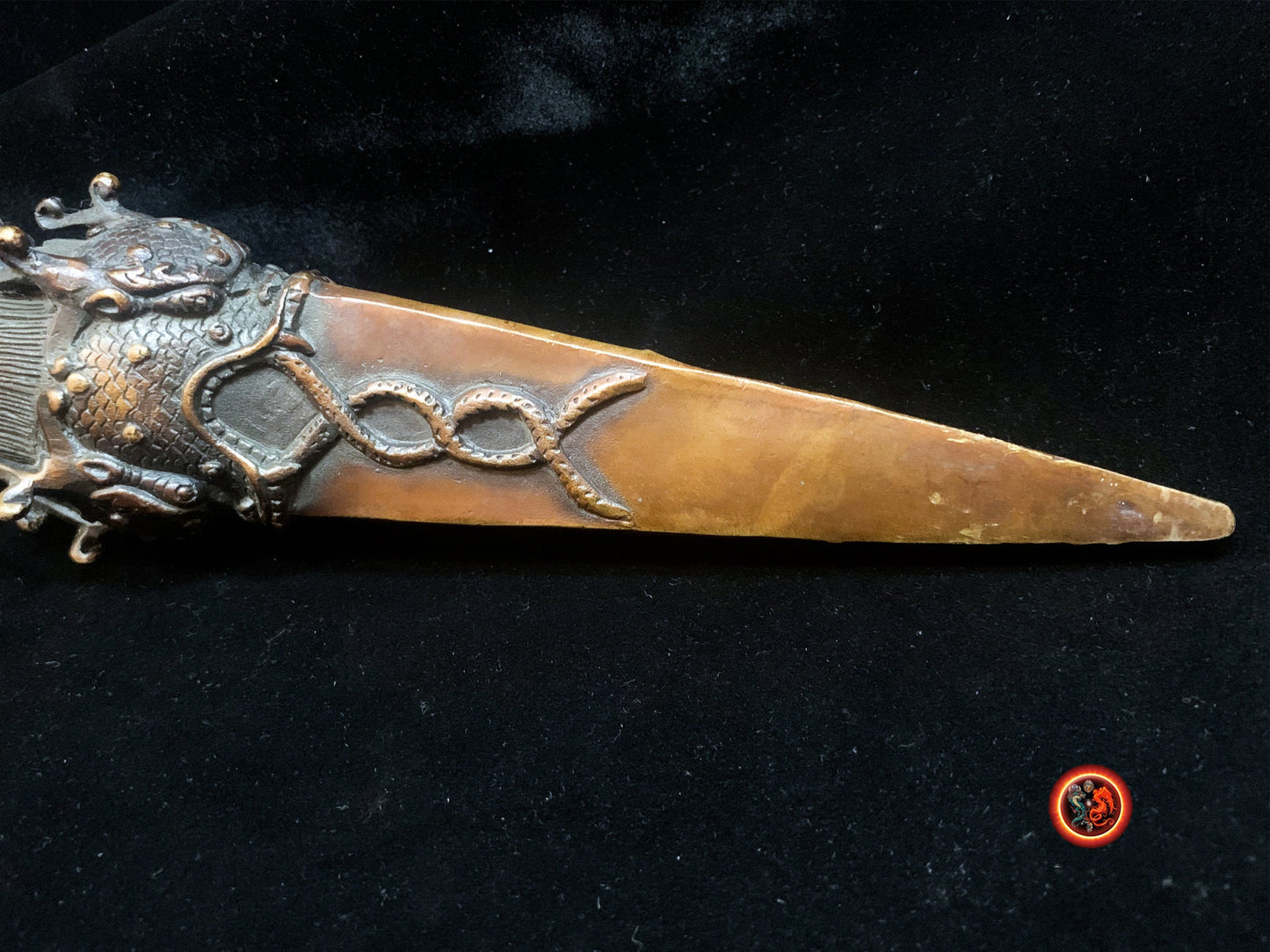 Grand Phurba bouddhiste vajrayana tibetain. Bronze. Dague rituelle - obsidian dragon
