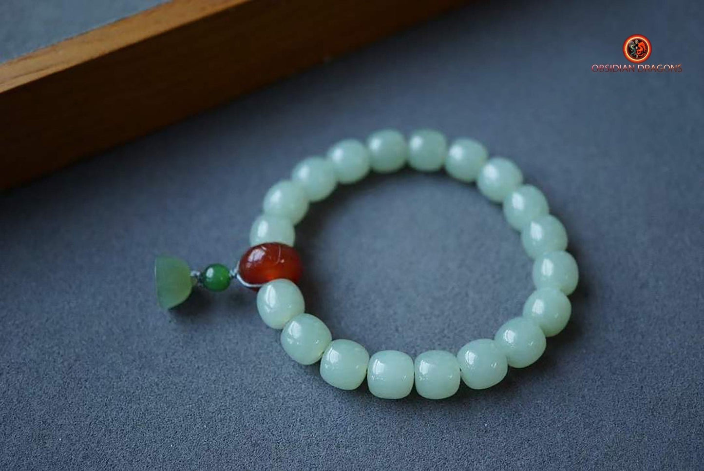 Rare Bracelet en Jade Bleu - Carpelle de Fleur de Lotus | obsidian dragons