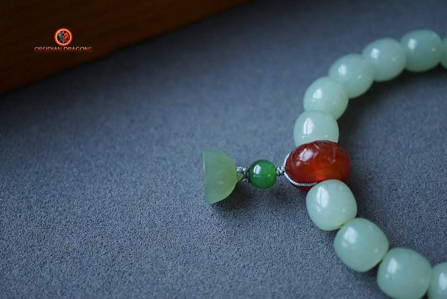 Rare Bracelet en Jade Bleu - Carpelle de Fleur de Lotus | obsidian dragons