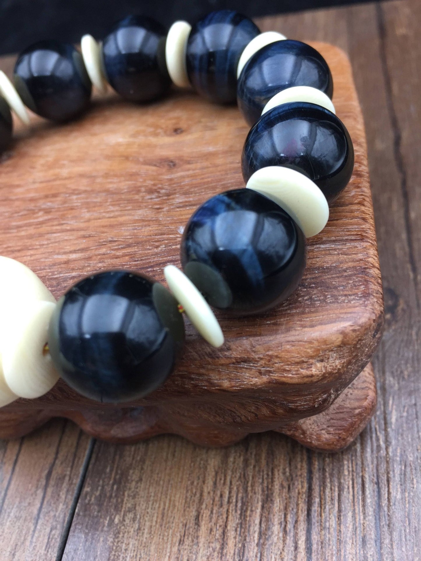 bracelet , mala de poignet chapelet bouddhiste de poignet oeil de faucon de 16mm et ivoire végétal - obsidian dragon