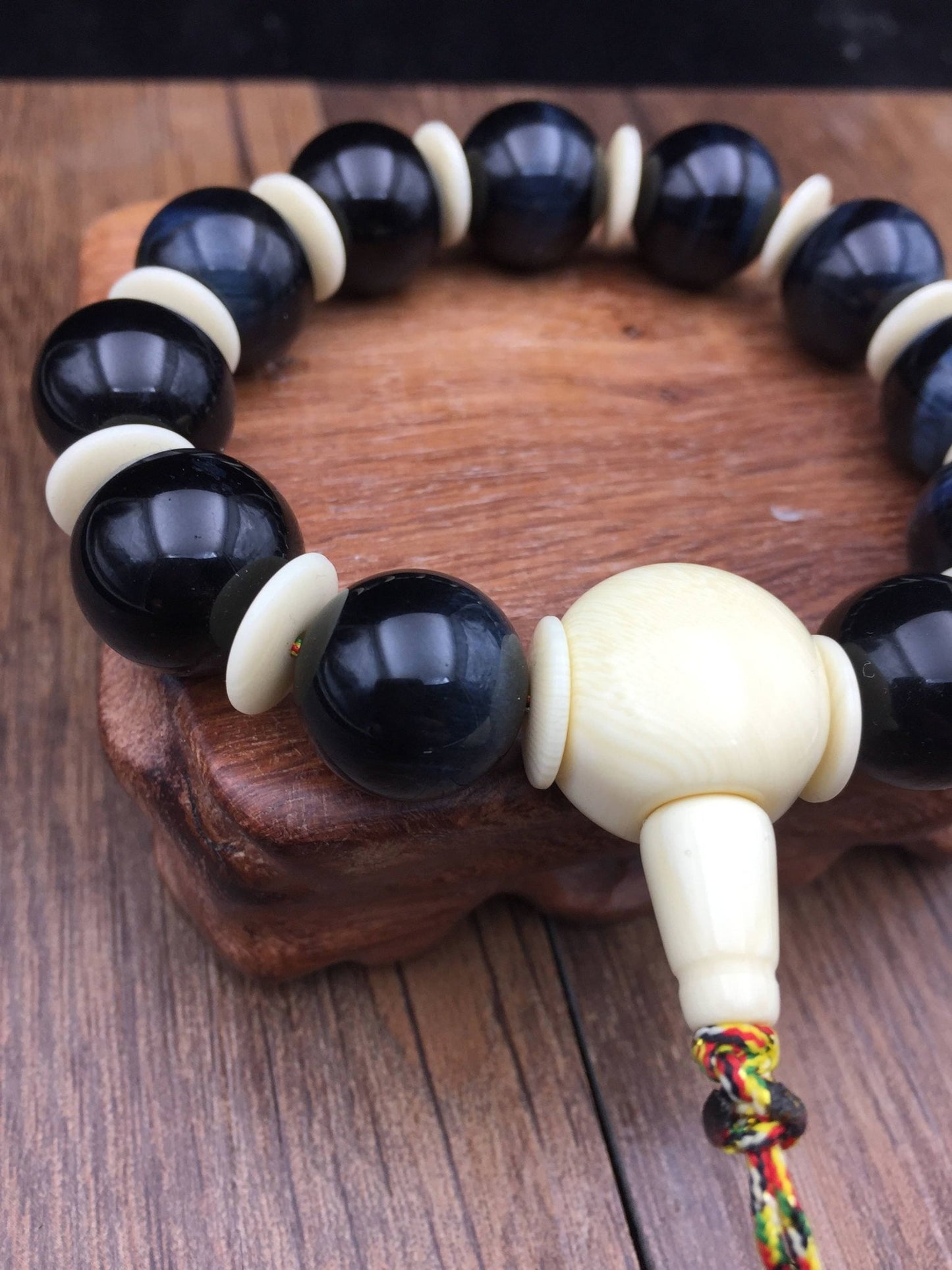 bracelet , mala de poignet chapelet bouddhiste de poignet oeil de faucon de 16mm et ivoire végétal - obsidian dragon