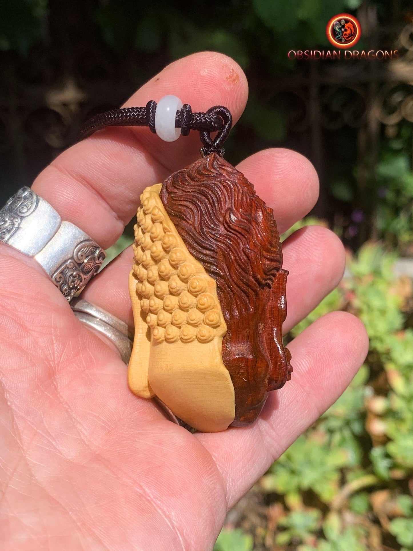 Pendentif mi-Bouddha mi-Mara : Éveil et Dualité