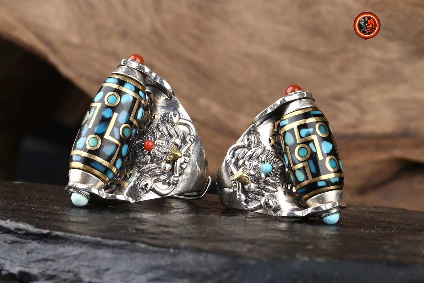 Bague bouddhiste tibétaine. DZI ou pierre celeste sacrée de protection tibétaine tournant représentation de Garuda, argent 925, turquoise. - obsidian dragon
