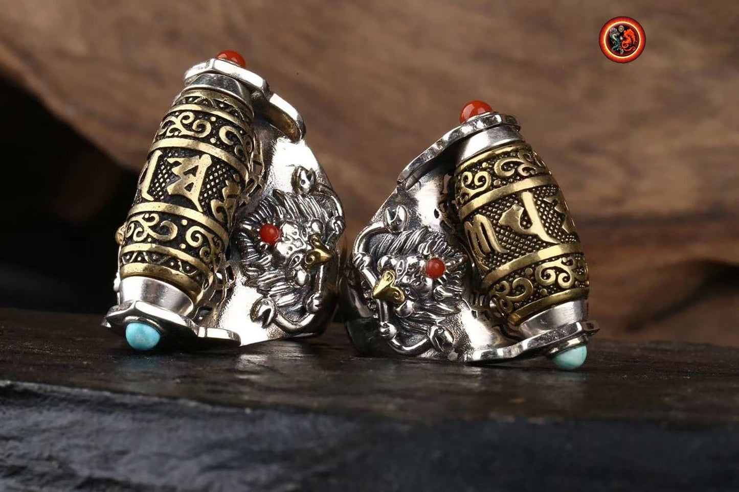 Bague bouddhiste tibétaine. DZI ou pierre celeste sacrée de protection tibétaine tournant représentation de Garuda, argent 925, turquoise. - obsidian dragon