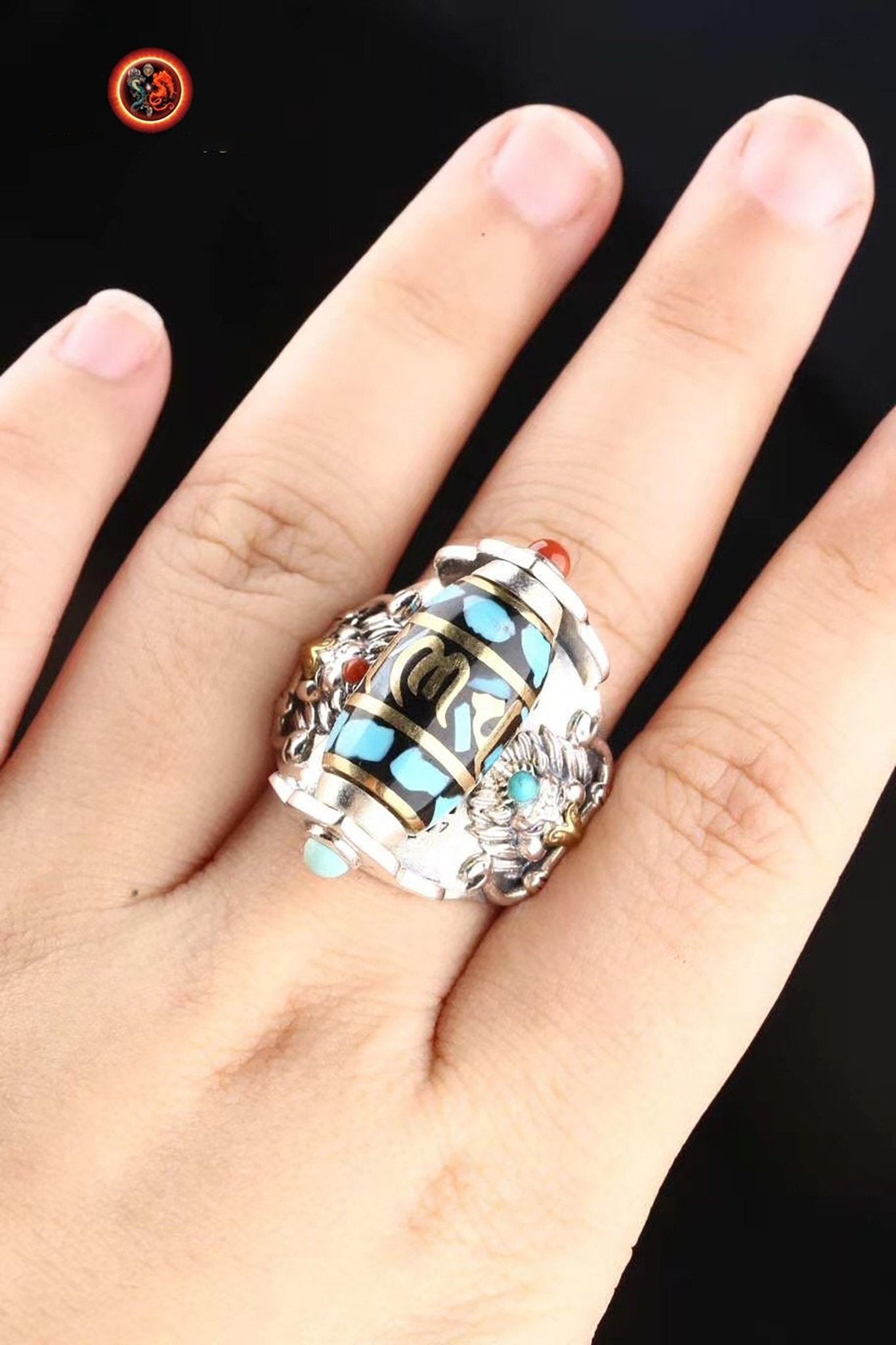Bague bouddhiste tibétaine. DZI ou pierre celeste sacrée de protection tibétaine tournant représentation de Garuda, argent 925, turquoise. - obsidian dragon