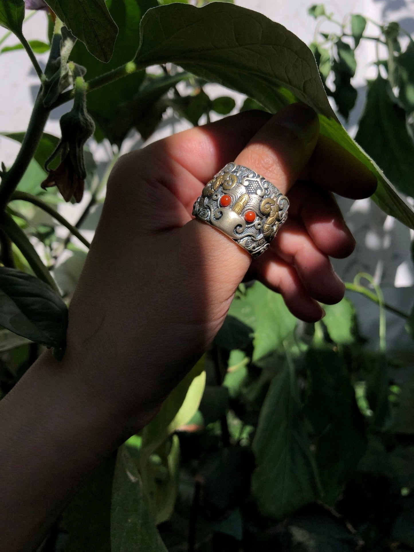 Bague Feng Shui. Protection du dragon taotie.Argent 925, cuivre. Turquoise d'Arizona, agate dite "nan hong (rouge du sud du Yunnan) - obsidian dragon