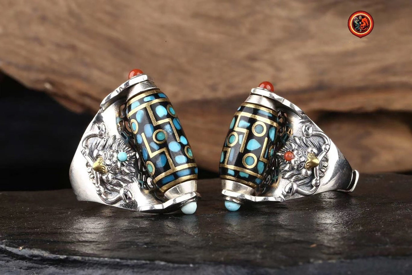 Bague bouddhiste tibétaine. DZI ou pierre celeste sacrée de protection tibétaine tournant représentation de Garuda, argent 925, turquoise. - obsidian dragon