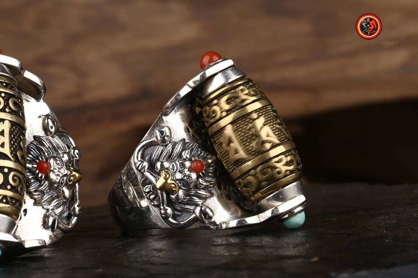 Bague bouddhiste tibétaine. DZI ou pierre celeste sacrée de protection tibétaine tournant représentation de Garuda, argent 925, turquoise. - obsidian dragon