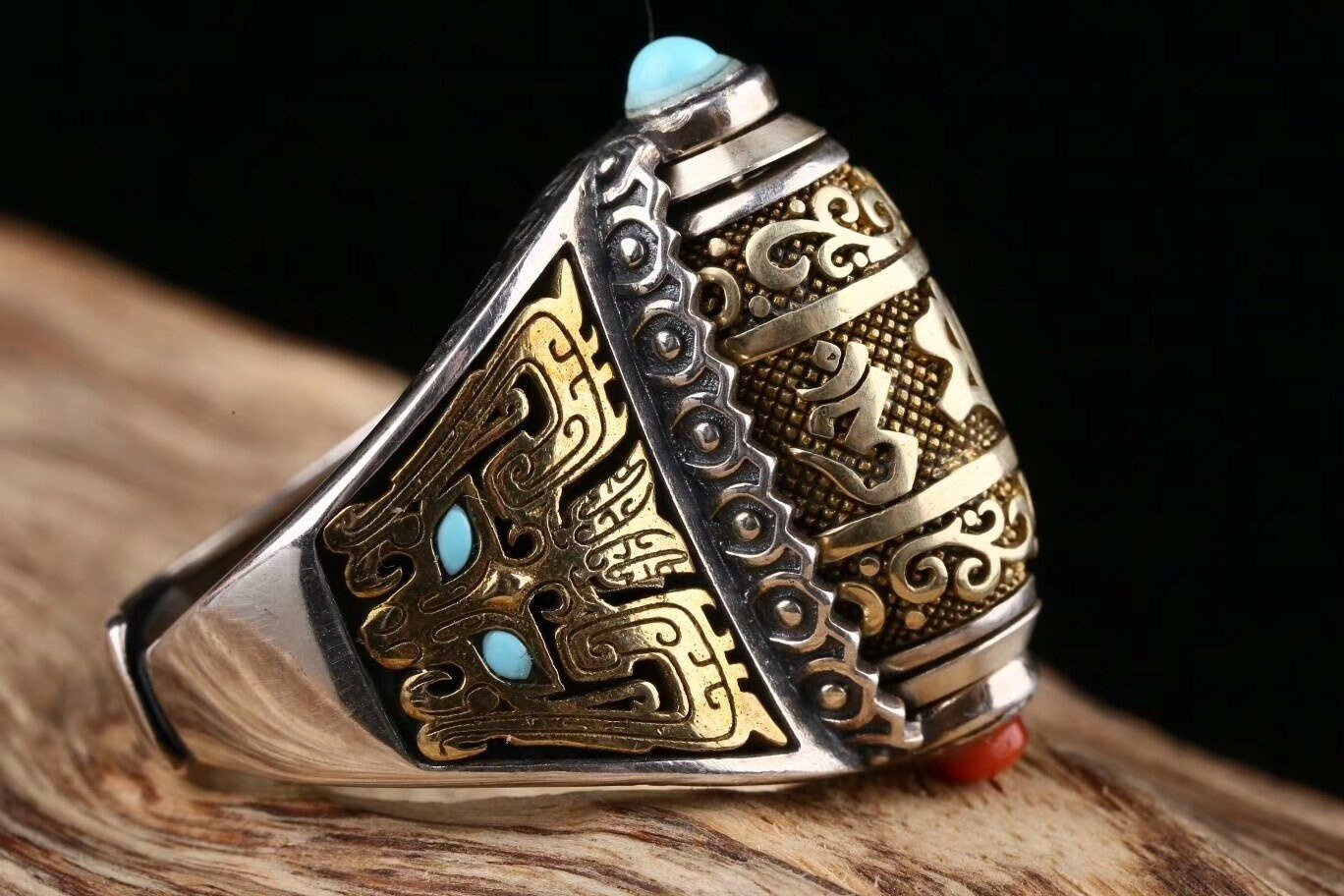 Bague bouddhiste tibétaine. Moulin à prière mantra de la compassion. Motif Taotie Argent 925, turquoise et nan hong - obsidian dragon