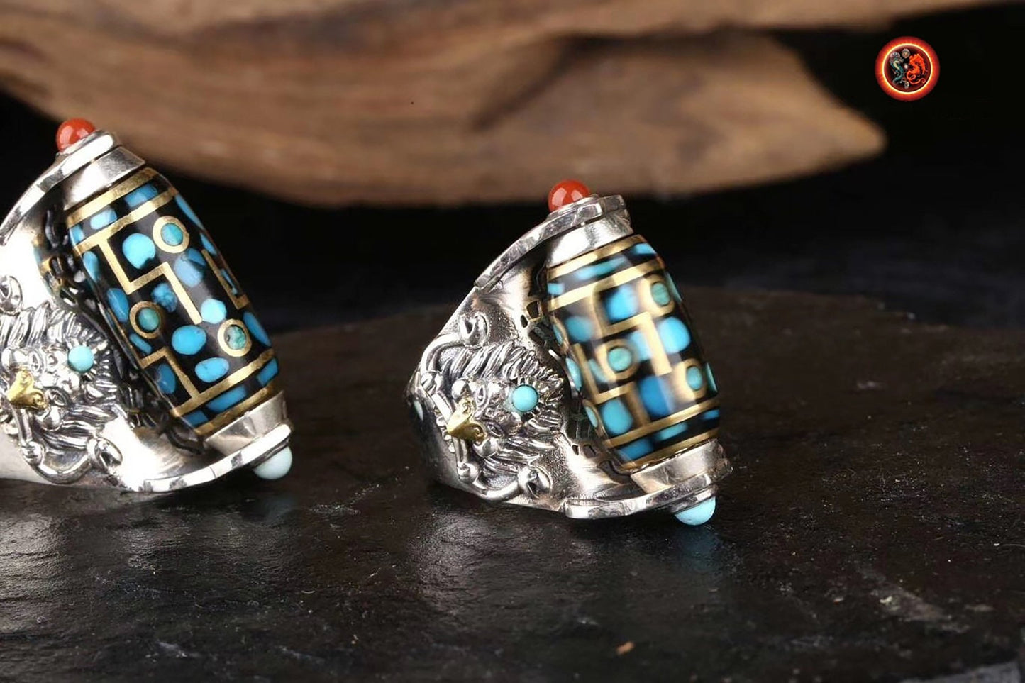 Bague bouddhiste tibétaine. DZI ou pierre celeste sacrée de protection tibétaine tournant représentation de Garuda, argent 925, turquoise. - obsidian dragon