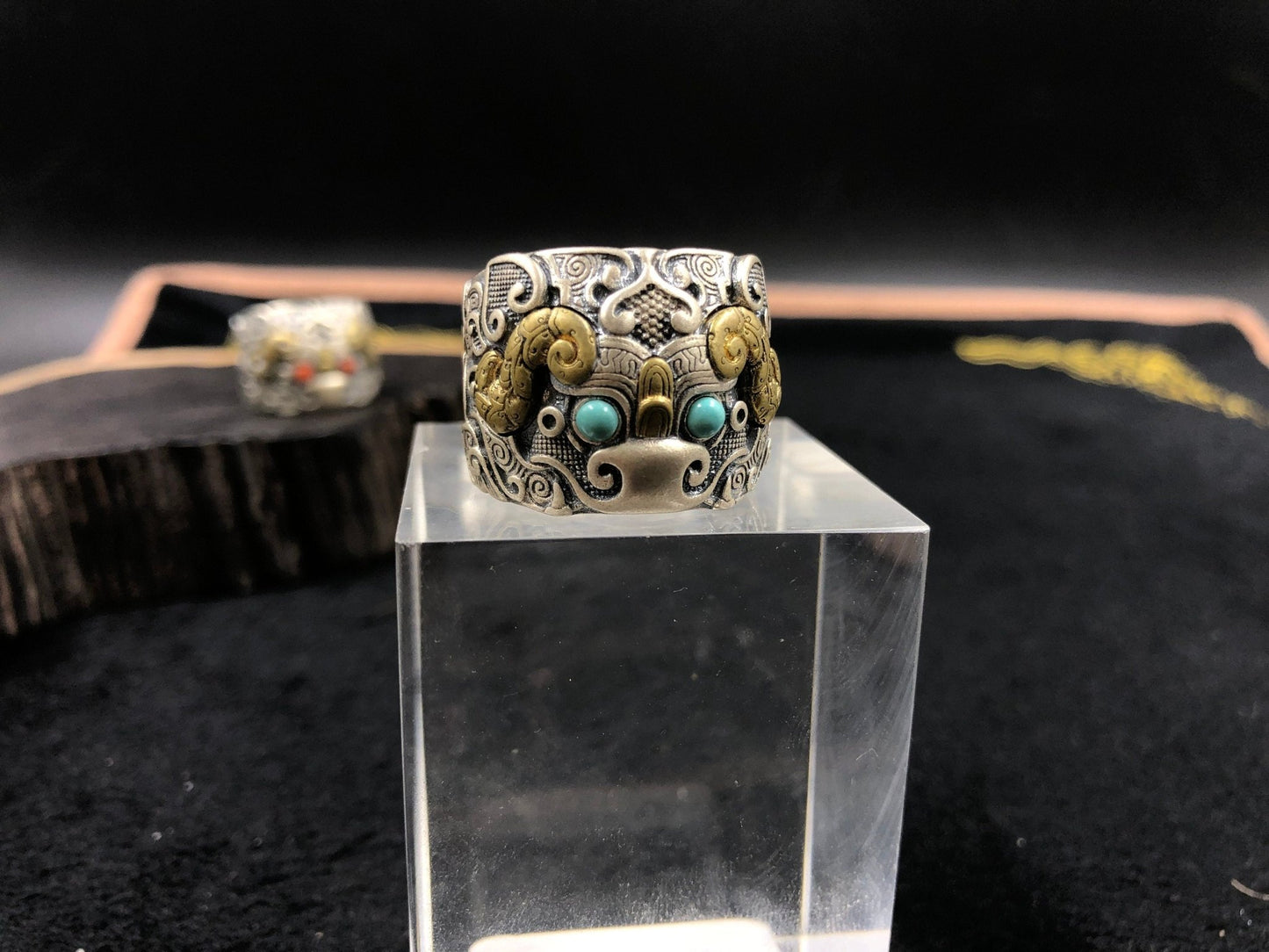 Bague Feng Shui. Protection du dragon taotie.Argent 925, cuivre. Turquoise d'Arizona, agate dite "nan hong (rouge du sud du Yunnan) - obsidian dragon