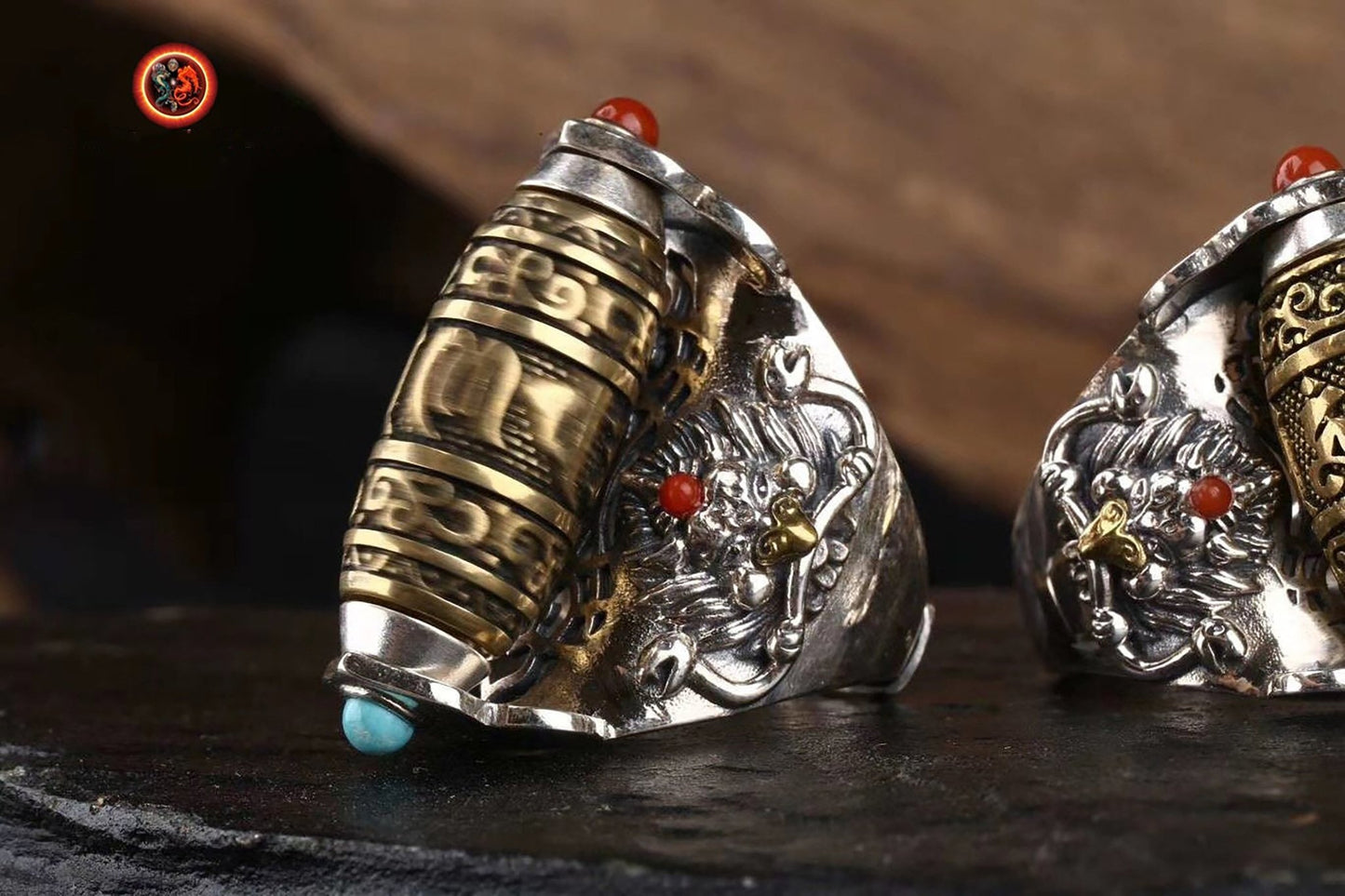 Bague bouddhiste tibétaine. DZI ou pierre celeste sacrée de protection tibétaine tournant représentation de Garuda, argent 925, turquoise. - obsidian dragon