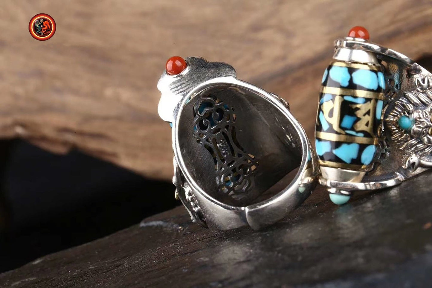 Bague bouddhiste tibétaine. DZI ou pierre celeste sacrée de protection tibétaine tournant représentation de Garuda, argent 925, turquoise. - obsidian dragon