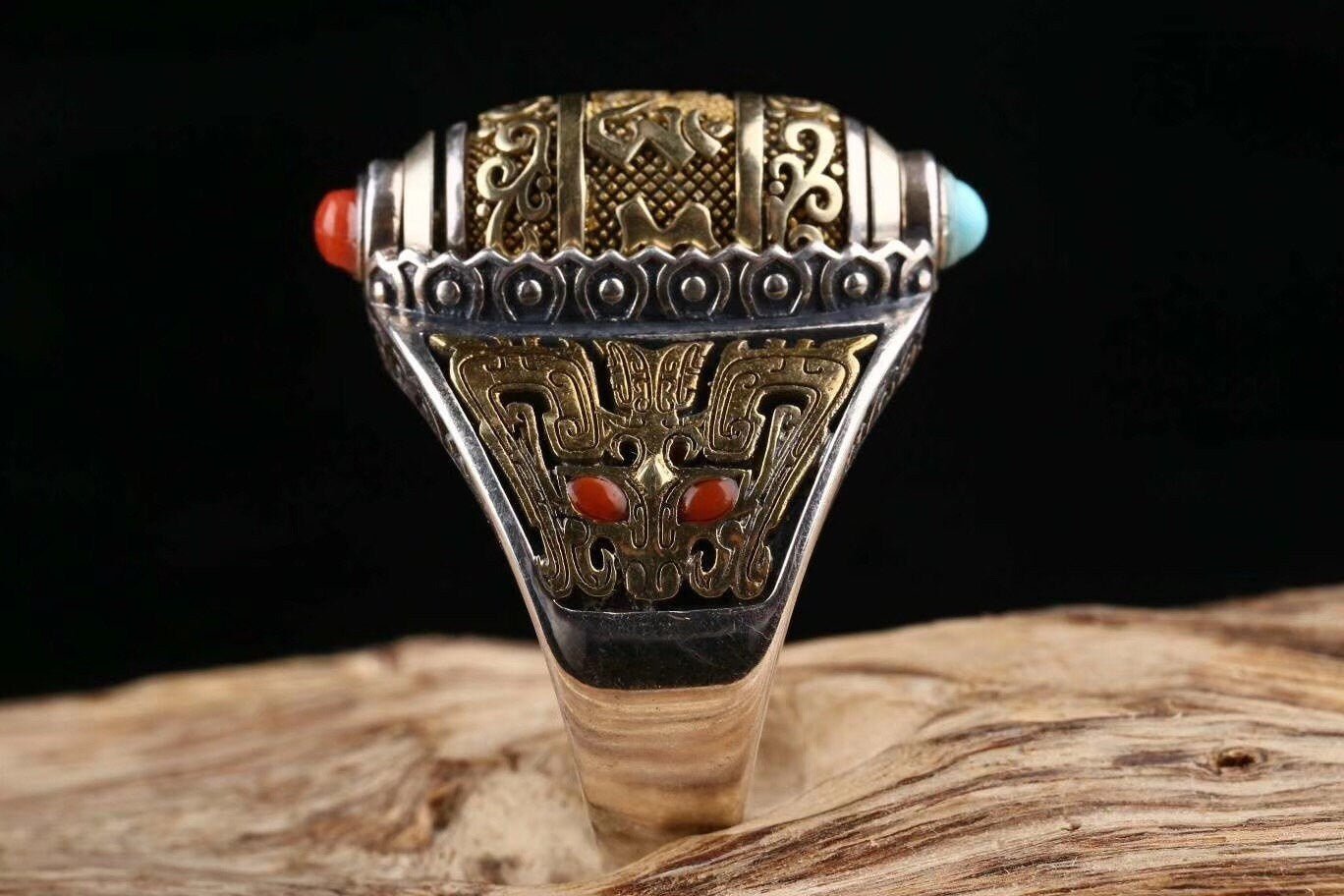 Bague bouddhiste tibétaine. Moulin à prière mantra de la compassion. Motif Taotie Argent 925, turquoise et nan hong - obsidian dragon