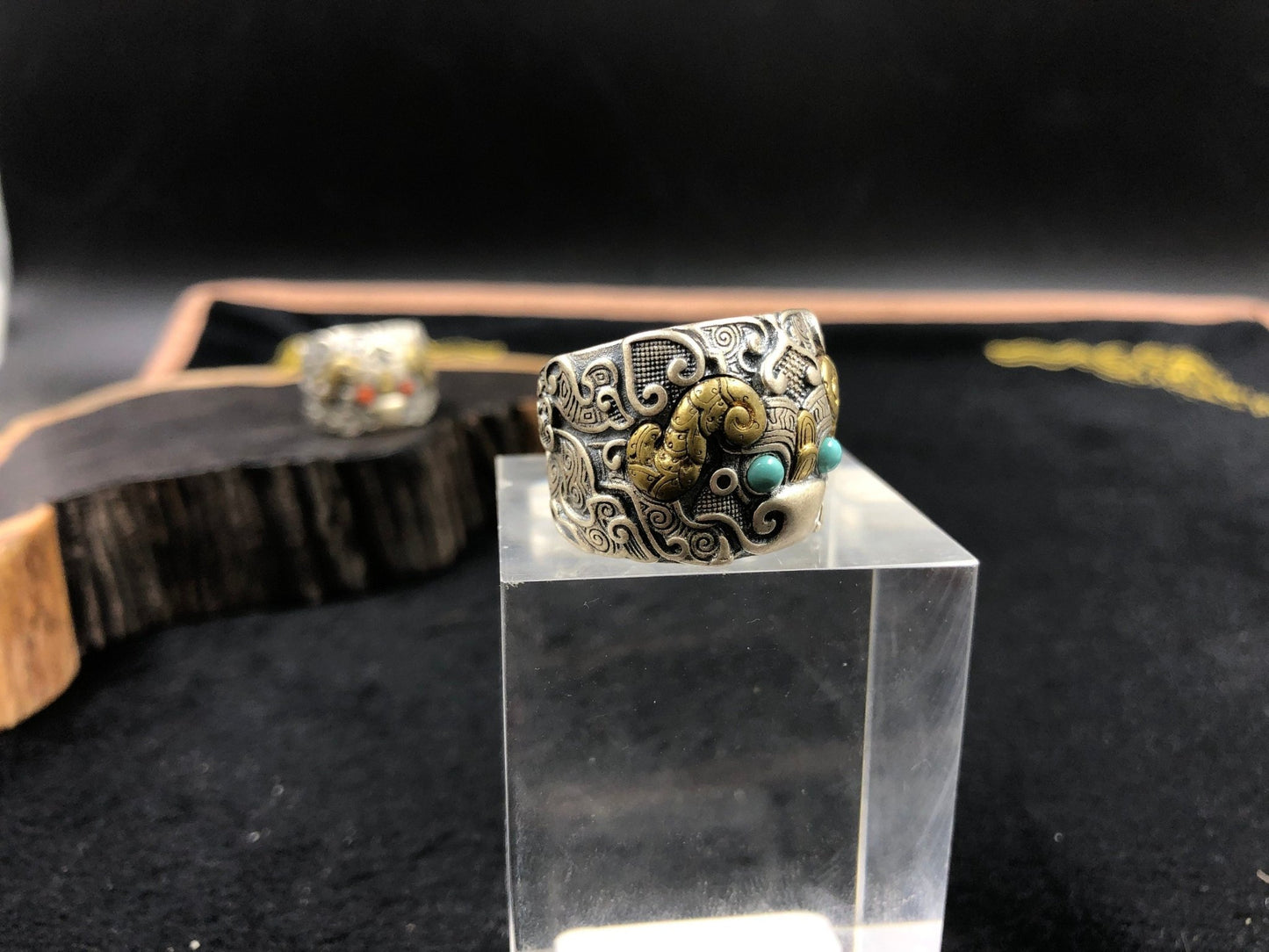 Bague Feng Shui. Protection du dragon taotie.Argent 925, cuivre. Turquoise d'Arizona, agate dite "nan hong (rouge du sud du Yunnan) - obsidian dragon