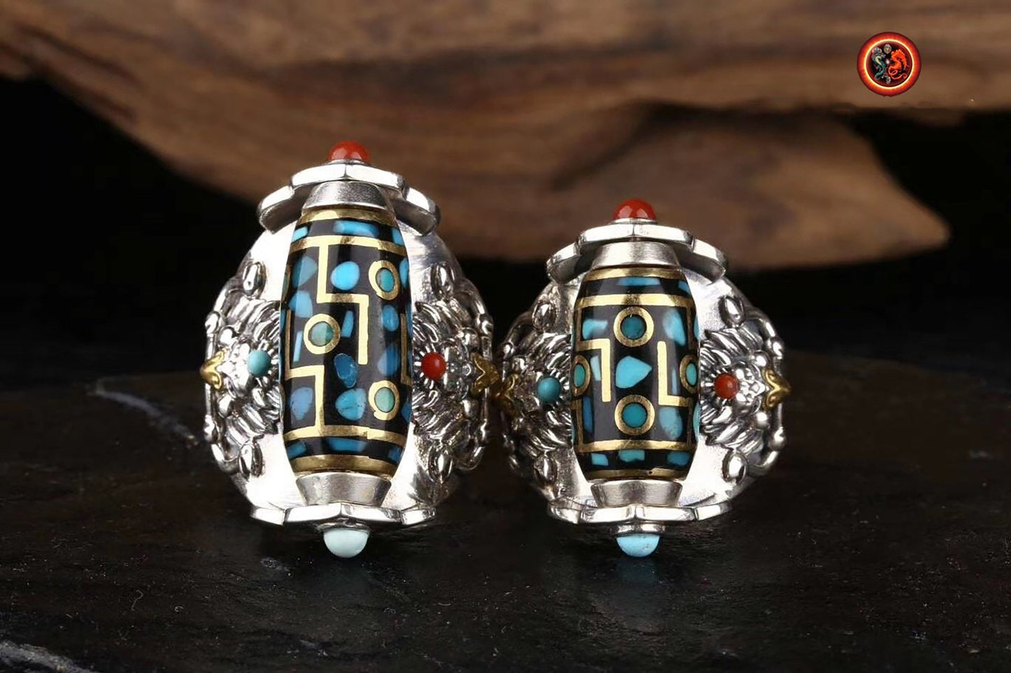 Bague bouddhiste tibétaine. DZI ou pierre celeste sacrée de protection tibétaine tournant représentation de Garuda, argent 925, turquoise. - obsidian dragon