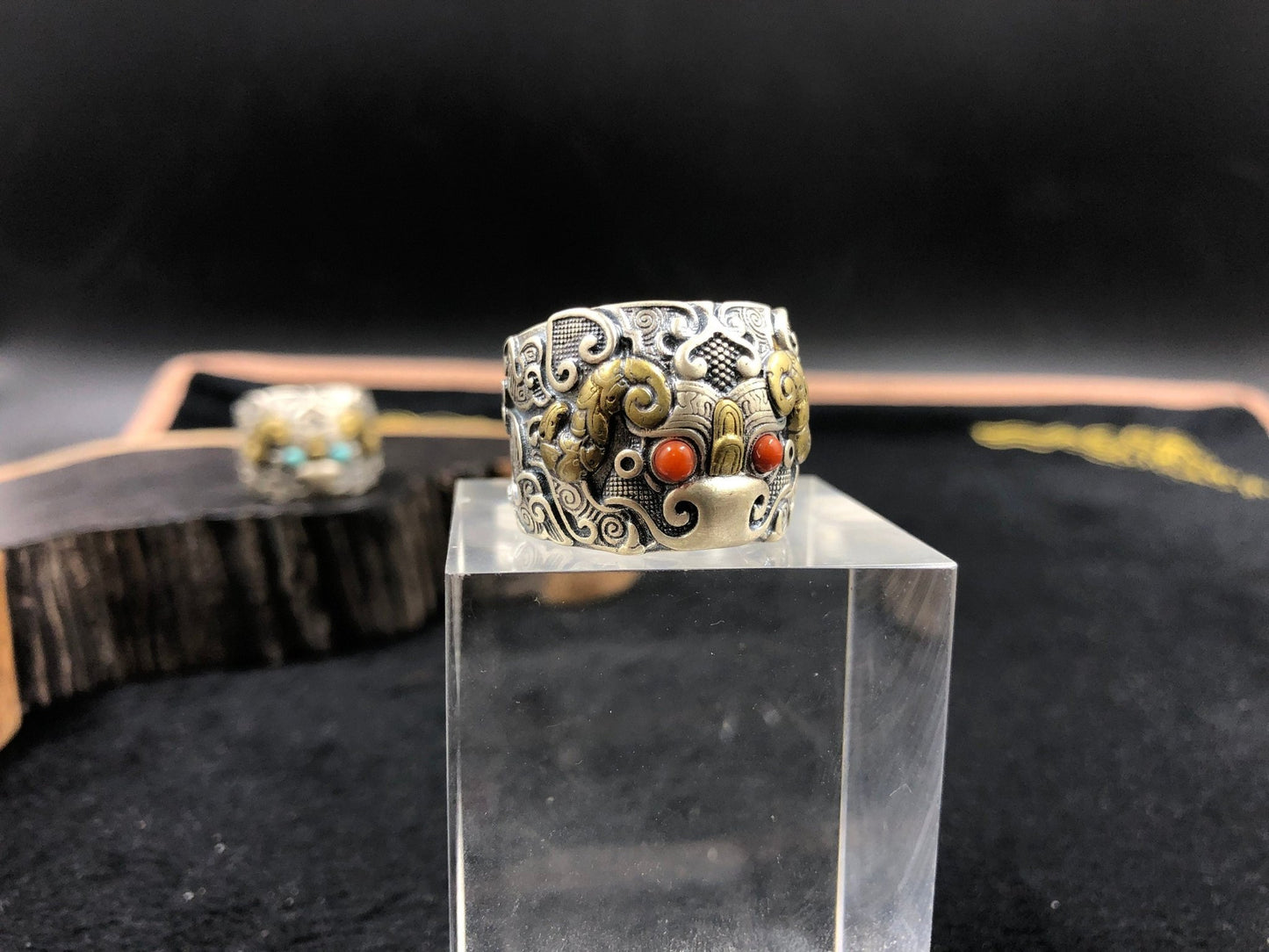Bague Feng Shui. Protection du dragon taotie.Argent 925, cuivre. Turquoise d'Arizona, agate dite "nan hong (rouge du sud du Yunnan) - obsidian dragon