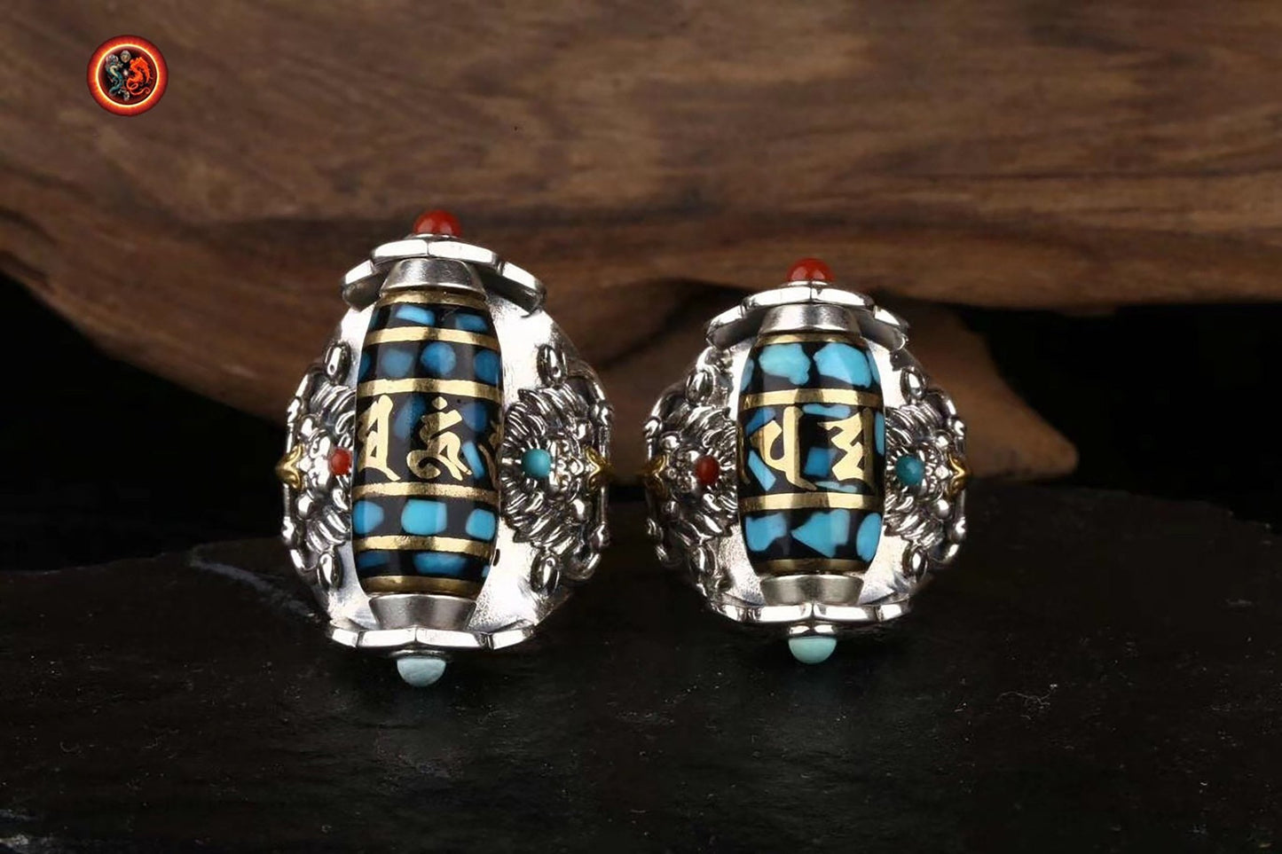 Bague bouddhiste tibétaine. DZI ou pierre celeste sacrée de protection tibétaine tournant représentation de Garuda, argent 925, turquoise. - obsidian dragon