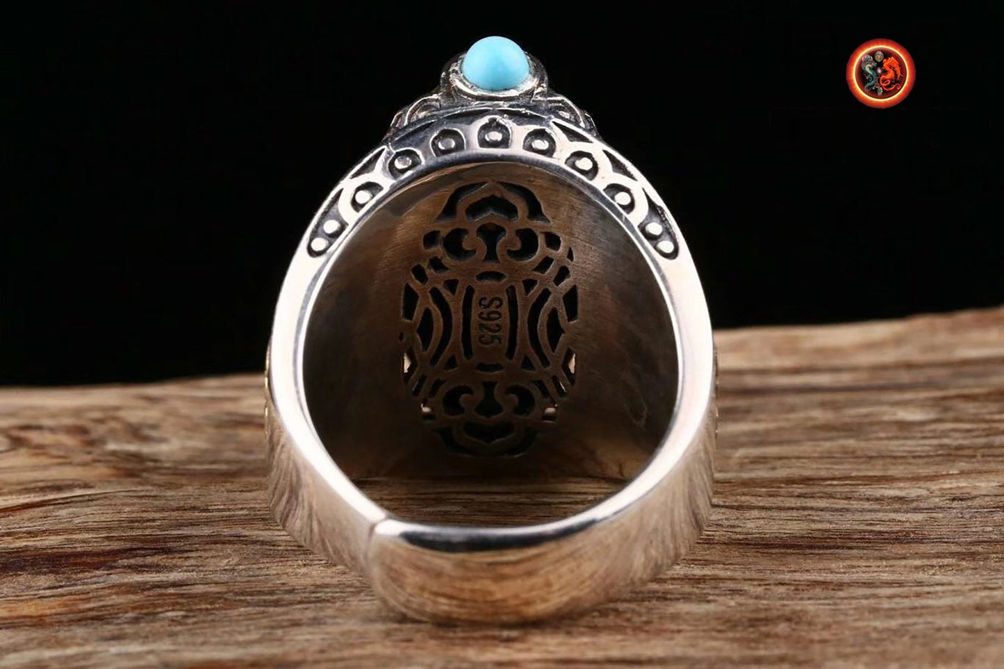 Bague bouddhiste tibétaine. DZI ou pierre celeste sacrée de protection tibétaine tournant représentation de Garuda, argent 925, turquoise. - obsidian dragon