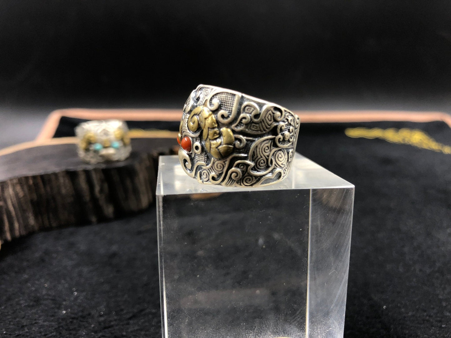 Bague Feng Shui. Protection du dragon taotie.Argent 925, cuivre. Turquoise d'Arizona, agate dite "nan hong (rouge du sud du Yunnan) - obsidian dragon
