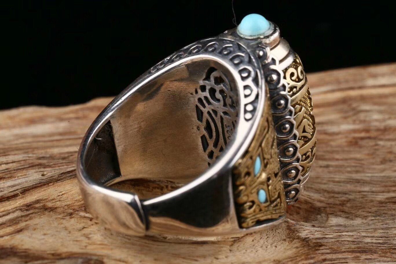 Bague bouddhiste tibétaine. Moulin à prière mantra de la compassion. Motif Taotie Argent 925, turquoise et nan hong - obsidian dragon
