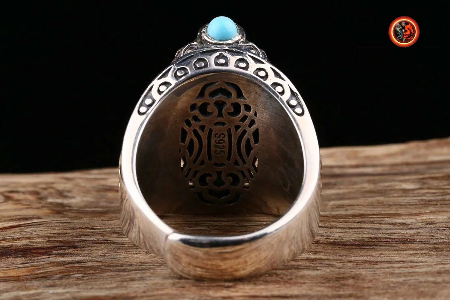 Bague bouddhiste tibétaine. DZI ou pierre celeste sacrée de protection tibétaine tournant représentation de Garuda, argent 925, turquoise. - obsidian dragon