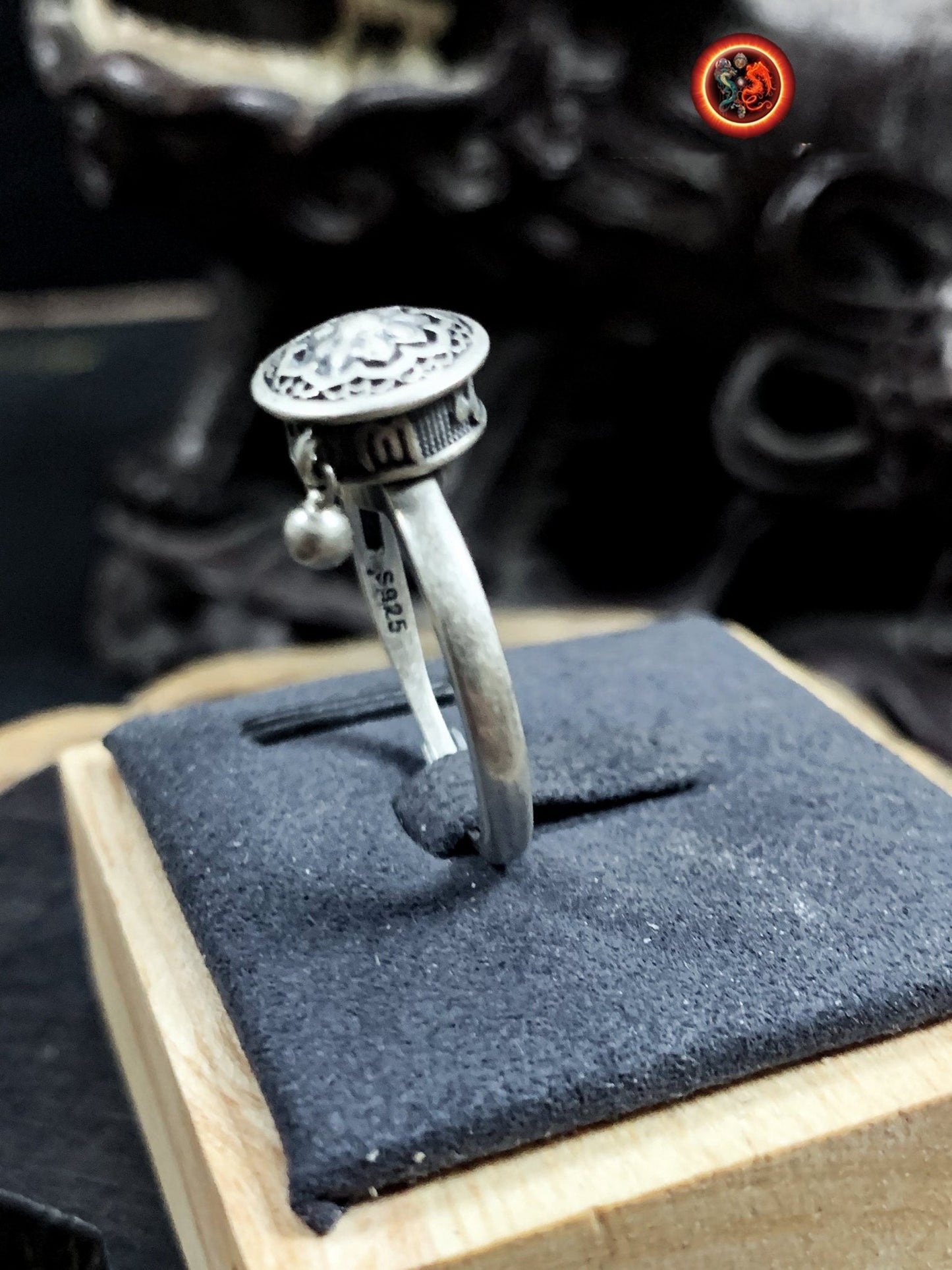 Bague de bouddhisme tibétain, moulin à prière, mantra de la compassion "om mani padme hum". Argent 925. moulin a prière tibétain tournant - obsidian dragon