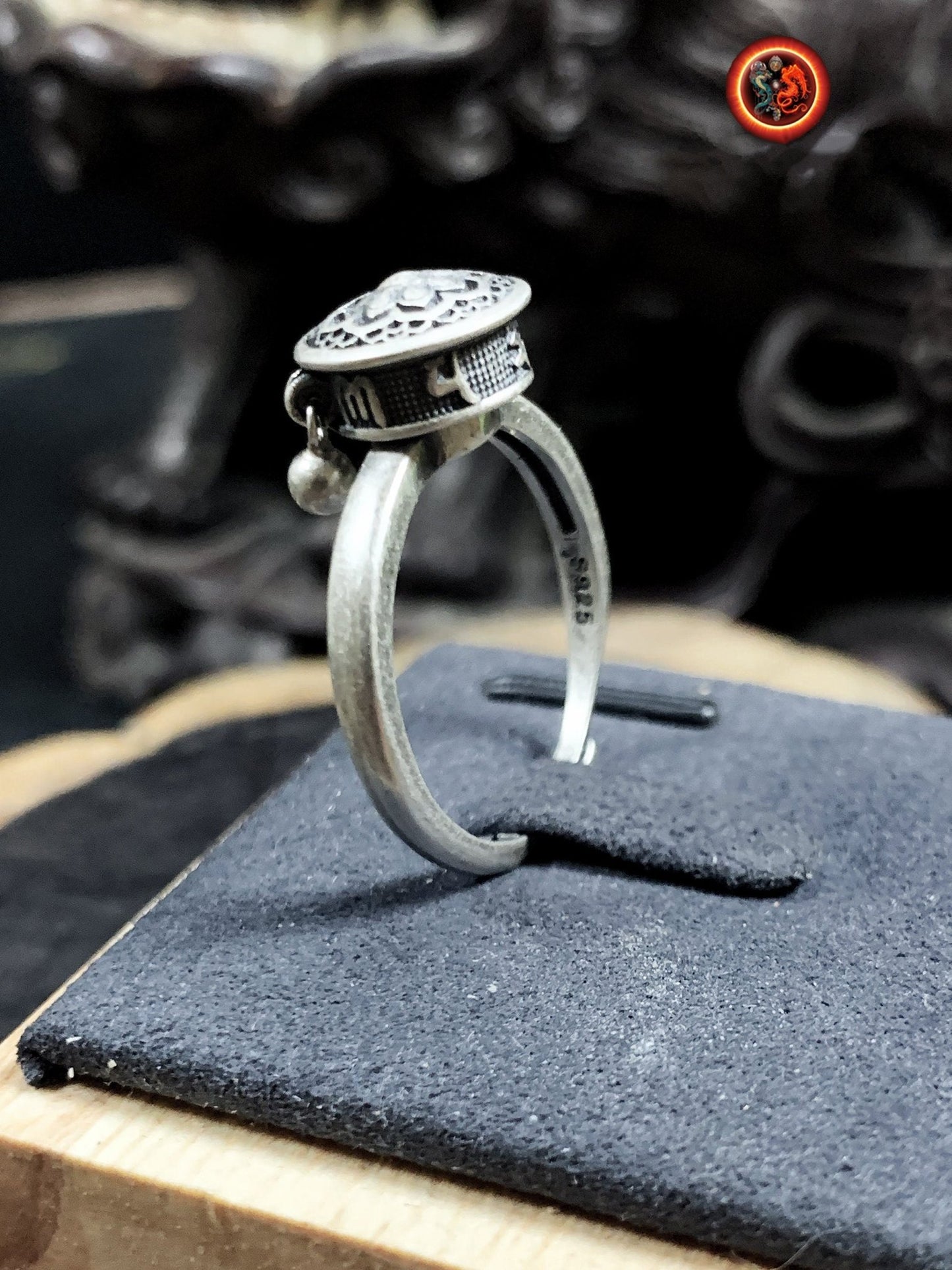 Bague de bouddhisme tibétain, moulin à prière, mantra de la compassion "om mani padme hum". Argent 925. moulin a prière tibétain tournant - obsidian dragon