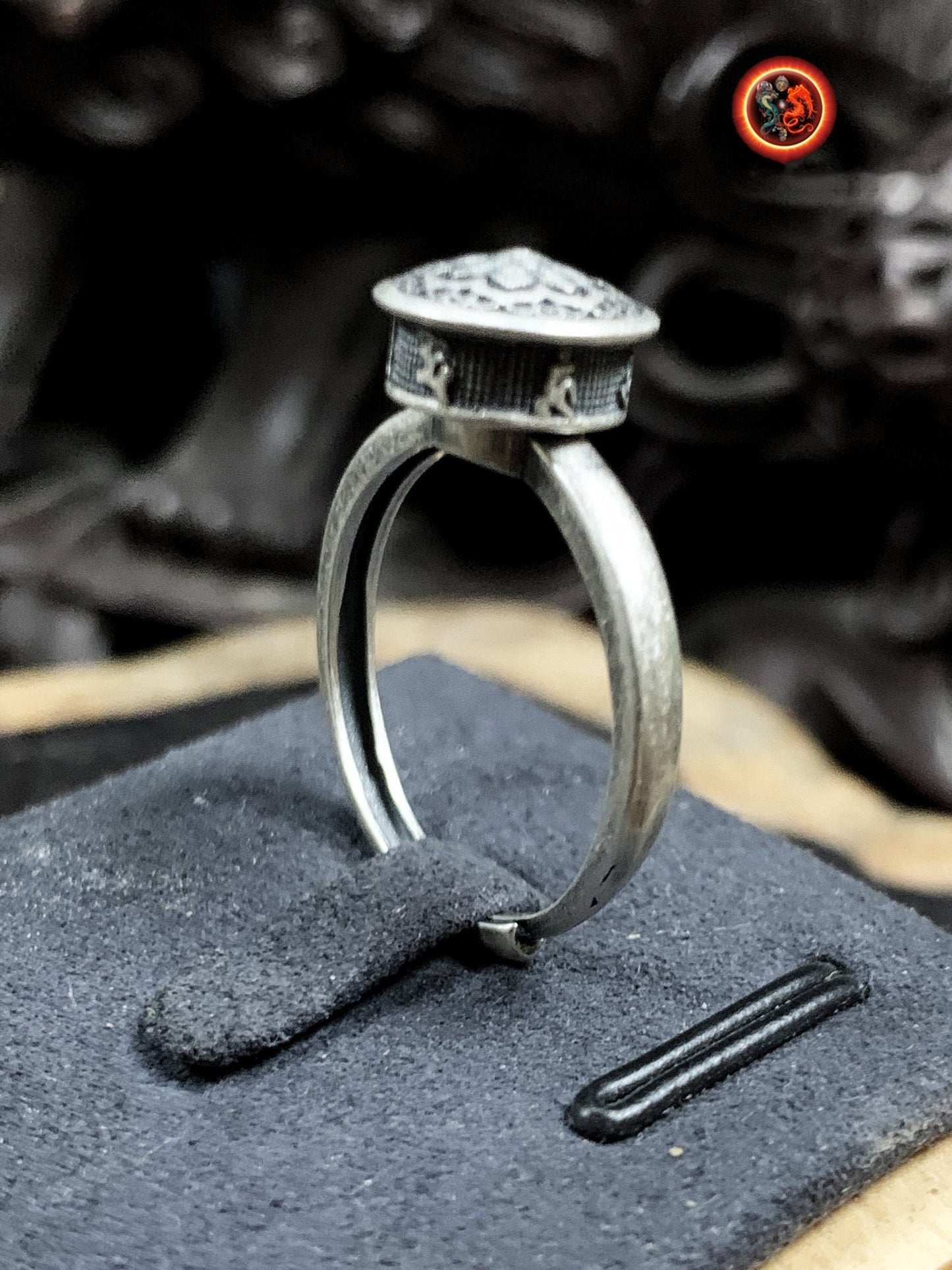 Bague de bouddhisme tibétain, moulin à prière, mantra de la compassion "om mani padme hum". Argent 925. moulin a prière tibétain tournant - obsidian dragon
